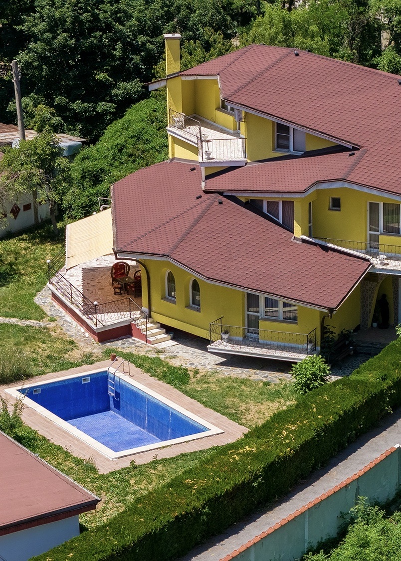 Луксозна къща в центъра на Банкя